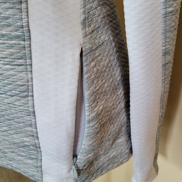 Athleta Snowscape Gray & White Quilted Running Jacket - Picture 4 of 6